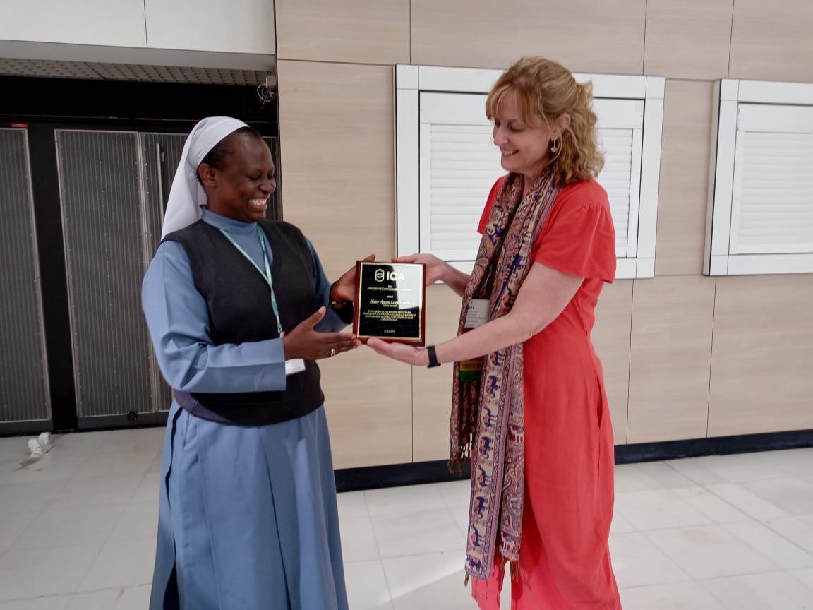 Sr. Prof. A. L. Lando awarded in Paris by the International Communication Association